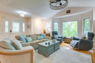 Blue Ridge Mtn Retreat Porches and Creek Access - Hendersonville - 7