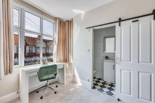 Beautiful 5 Bedroom 4 Bathroom House in W6 by Yoko Property - 10 minute's to Central London - Free Parking, Fast WiFi, Work Desks and SmartTVs with Disney and Netflix - Londra - 4
