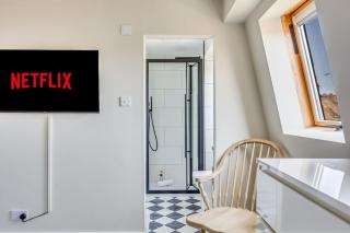 Beautiful 5 Bedroom 4 Bathroom House in W6 by Yoko Property - 10 minute's to Central London - Free Parking, Fast WiFi, Work Desks and SmartTVs with Disney and Netflix - Londen - 7