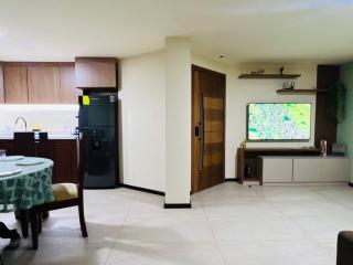 Departamento acogedor, céntrico, tranquilo, excelente vista - Baños - 9