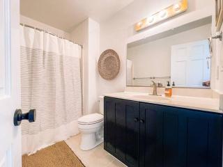 Dune Haus - Oceanfront w Hot Tub, Private Beach - Salvo - 8