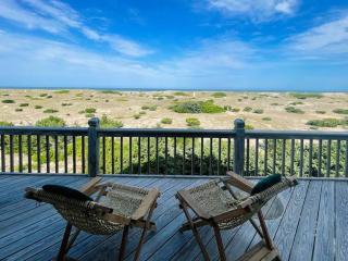 Dune Haus - Oceanfront w Hot Tub, Private Beach - Salvo - 6