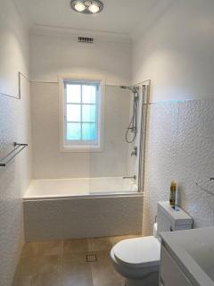 Stylishly renovated bungalow - Orange - 8