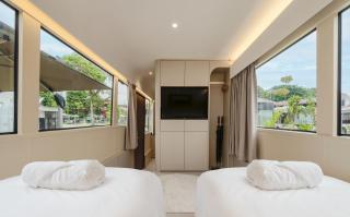 The Bus Collective - 7