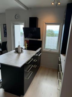 Sentral liten leilighet med fin utsikt og parkering - 3