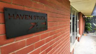 Haven Studio Hideaway near Airport - 2