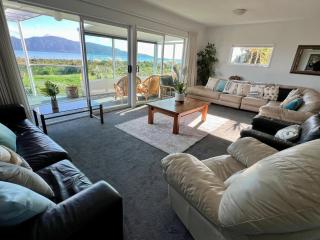 Beachfront Kapiti Sands, up to 25 guests! - Paraparaumu - 7