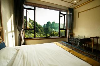 Mountain-scenery inn - 2