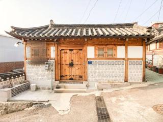 JAY Hanok ㅡ 3BR 3Bath ㅡ 8min from Anguk STN - Seul - 1