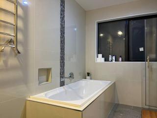 Bright & Perfect Studio with Office Setup -Room 101 - Auckland - 2
