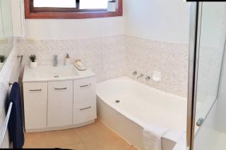 FERNLY BFast, Pets, WiFi Nflx AC Walk2Pizza Liquor Deli, - 8