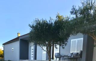 Villa Dolce Vita Biograd na Moru with Private Swimming Pool Minutes from the Adriatic Sea - Lišane Tinjske - 3