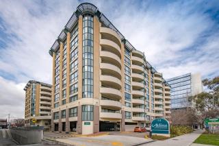 Braddon Bliss - Sleek Apartment Near Attractions - 9