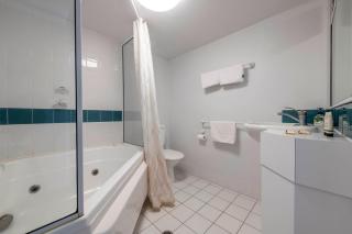 Braddon Bliss - Sleek Apartment Near Attractions - 2