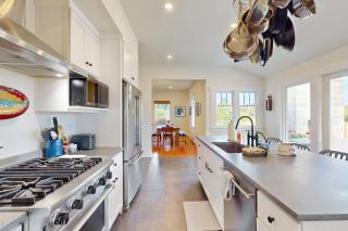 Harbor Farmhouse - 8