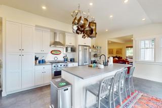 Harbor Farmhouse - 3