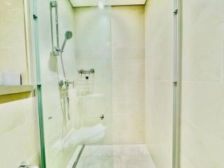 Elegant 2BR Escape in Sobha Waves Near Downtown - Dubai - 6