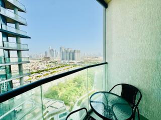 Elegant 2BR Escape in Sobha Waves Near Downtown - Dubai - 5