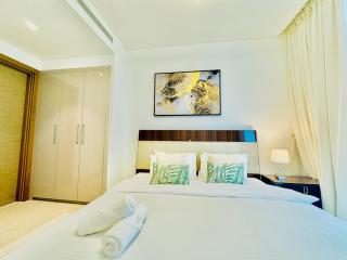 Elegant 2BR Escape in Sobha Waves Near Downtown - Dubai - 4