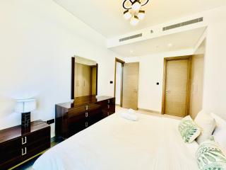Elegant 2BR Escape in Sobha Waves Near Downtown - Dubai - 1