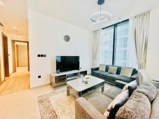 Elegant 2BR Escape in Sobha Waves Near Downtown - Dubai - 7