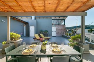 Sunny Double Volume Penthouse, All Ensuite - 7