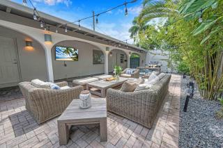 Surf KeySteps from Beach Beautiful Courtyard Hot Tub H0MES - Fort Lauderdale - 4