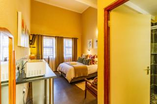Pumleni Guesthouse - Hartbeespoort - 4