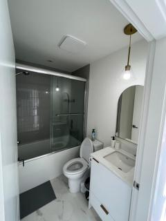 Cozy Modern 1BR Private Entrance - Vancouver - 9