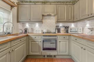 Matchstick Cottage - 8