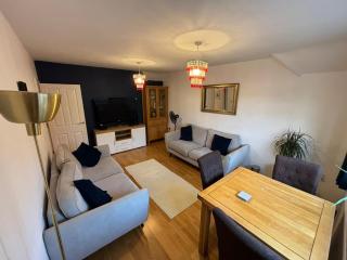 Cosy Shared Flat - Self Check-In, Free Street Parking - Leavesden Green - 0