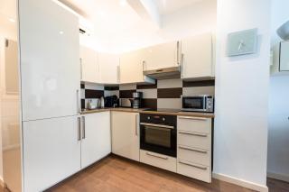 Cannes 1-Br Apartment in the Carré d’Or - 8