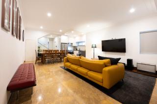 Spacious Luxury Home Near Sydney Airport, CBD & Beaches - Sydney - 1