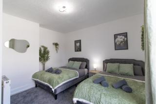 Open Mind Property - 6 Beds & Free Parking - 8