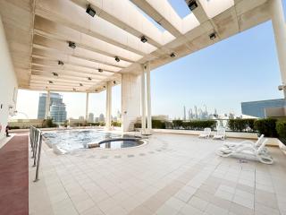 Trophy 1BR Retreat w Balcony, Pool, Gym in JLT - Dubai - 8