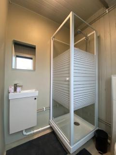 Bright cabin close to RVK with a Hot Tub - Mosfellsbær - 4