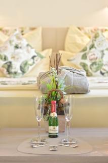 Romantic Greenhouse - 0