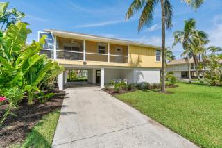 Bonita Beach Getaway, 2 Bed, 2 Bath Couples Beach Escape - 0