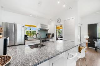 Bonita Beach Getaway, 2 Bed, 2 Bath Couples Beach Escape - 5