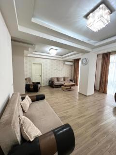 Spacious apartment with 2 balconies - Tiflis - 4