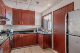 Blueground Sadaf 6 marina view pool security DXB-1428 - Dubai - 1