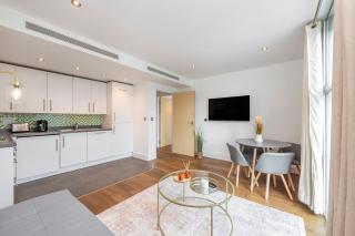 Stylish 2 Bedroom Apartment in Chelsea by Battersea Park with AC - 0