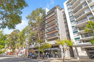 City Life 2BR Apt with Pool,Gym, Sauna, Carbay - 2