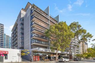 City Life 2BR Apt with Pool,Gym, Sauna, Carbay - 4