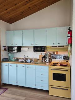 Cozy cottage with private beach access - 5