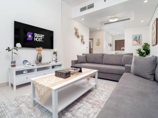 Prime location 1BR oasis with patio & pool, The Bay - Dubai - 0