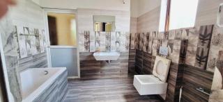 LUXE Home - Pannipitiya - 1