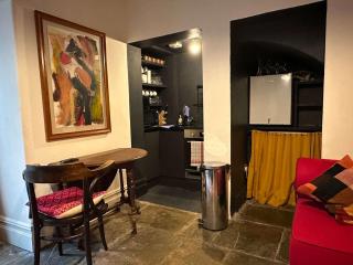 One Bedroom Basement Flat in Canynge Square - 6