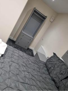 Burnett Arms Hotel - 4