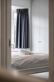 Modern home with driveway parking for 2 vehicles, near Tottenham Hotspur Stadium, White Hart Lane Train Station - London - 1